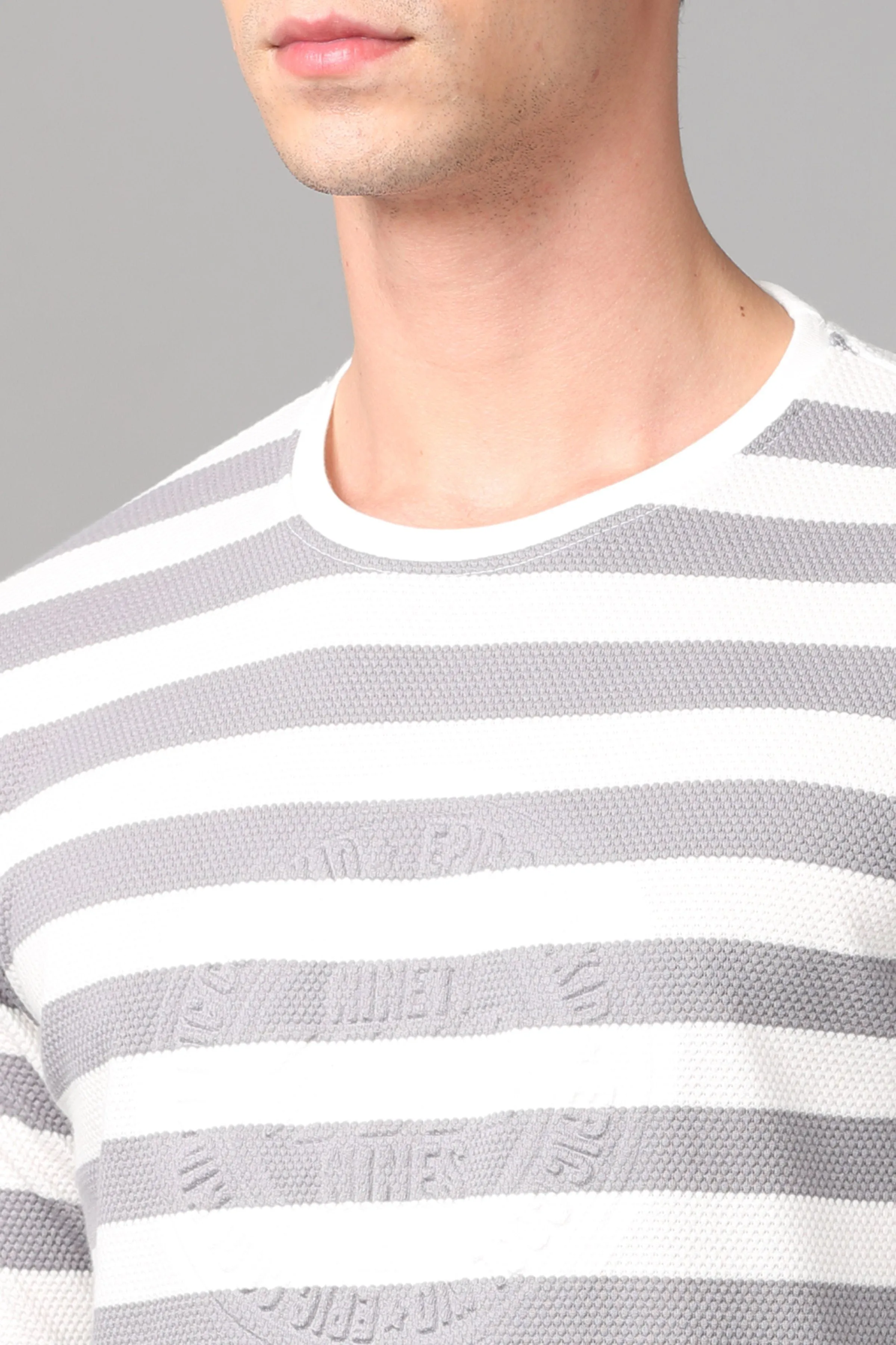 KEF Men's Gray & White Striped Pullover Sweater